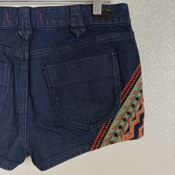 BDG Embroidered Denim Shorts Size 29 Dark Wash Boho Festival Low Rise Stretch - Picture 12 of 14